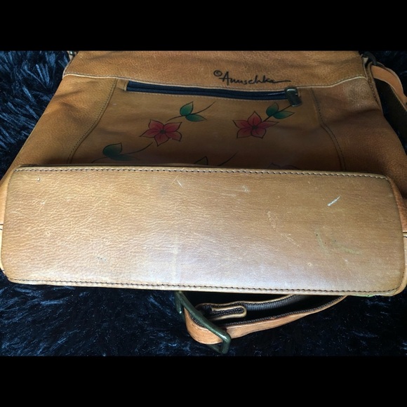 Anushka hand painted garden scene handbag. - Picture 3 of 6